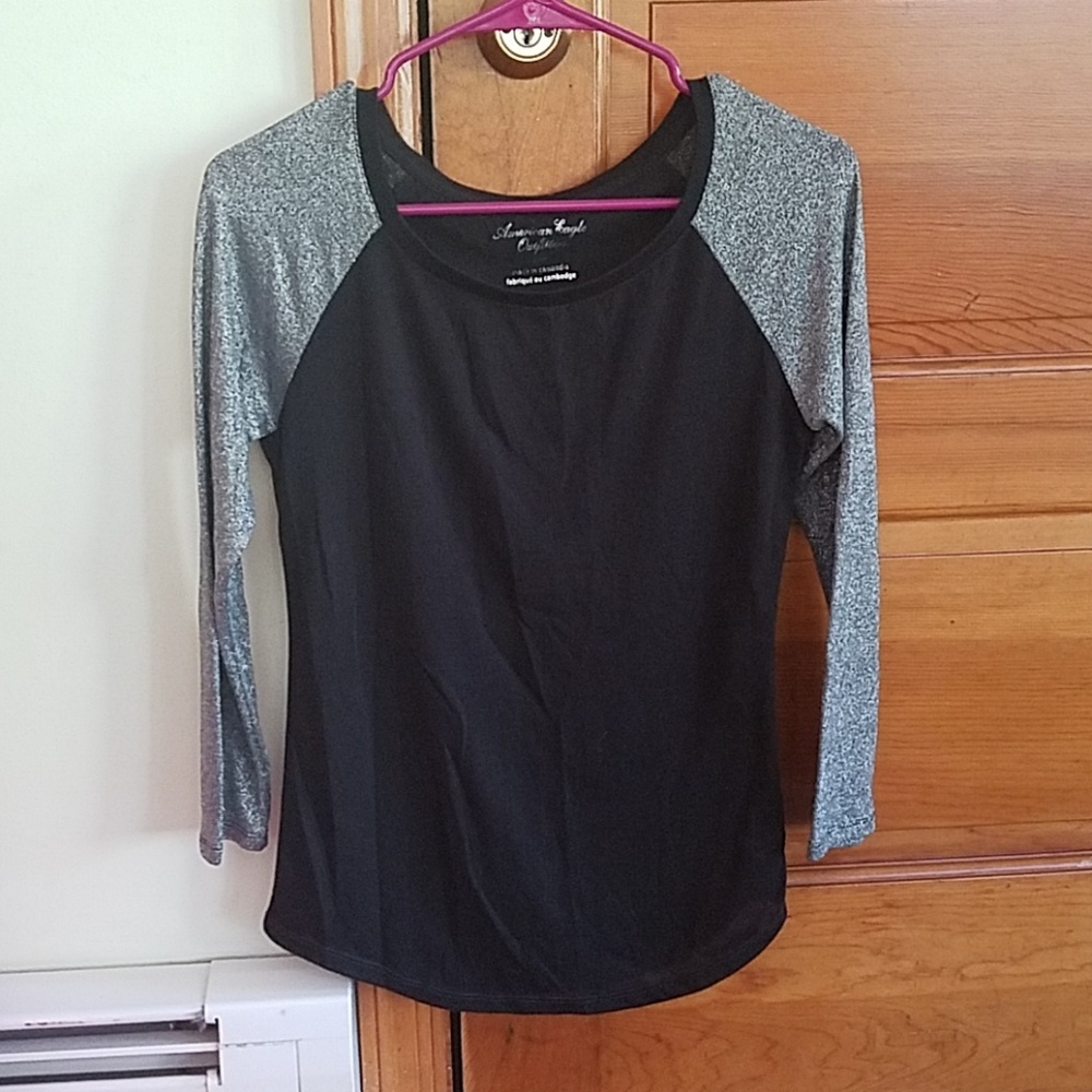 Black and silver sleeve American Eagle shirt - S